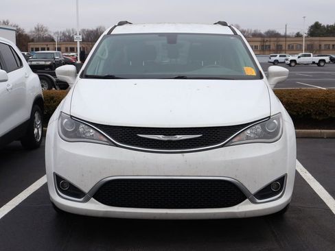 Used 2017 Chrysler Pacifica Touring-L Plus w/ Tire & Wheel Group image 2