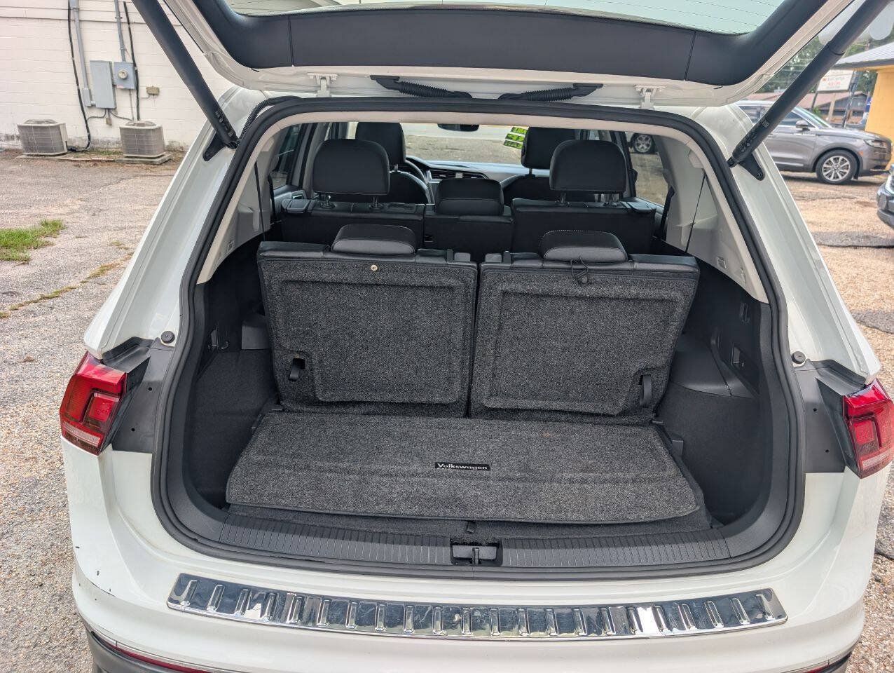 Used 2022 Volkswagen Tiguan SE FWD image 6