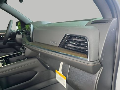 New 2026 Chevrolet Tahoe High Country AWD/4WD image 17