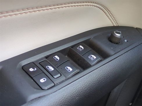 Used 2025 Jeep Compass Limited image 25