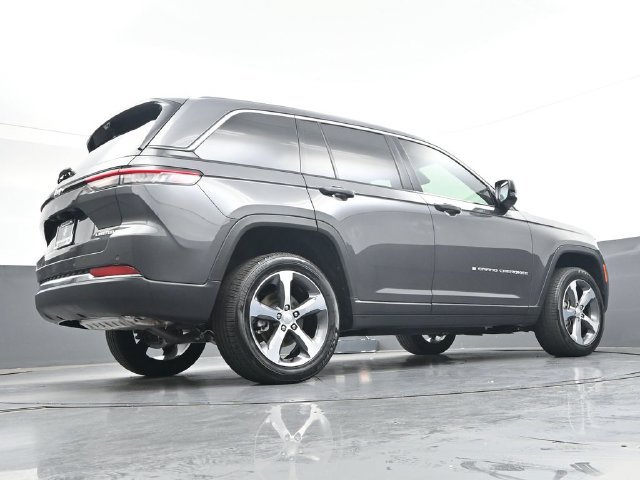 Used 2025 Jeep Grand Cherokee Limited w/ Luxury Tech Group II AWD/4WD image 32