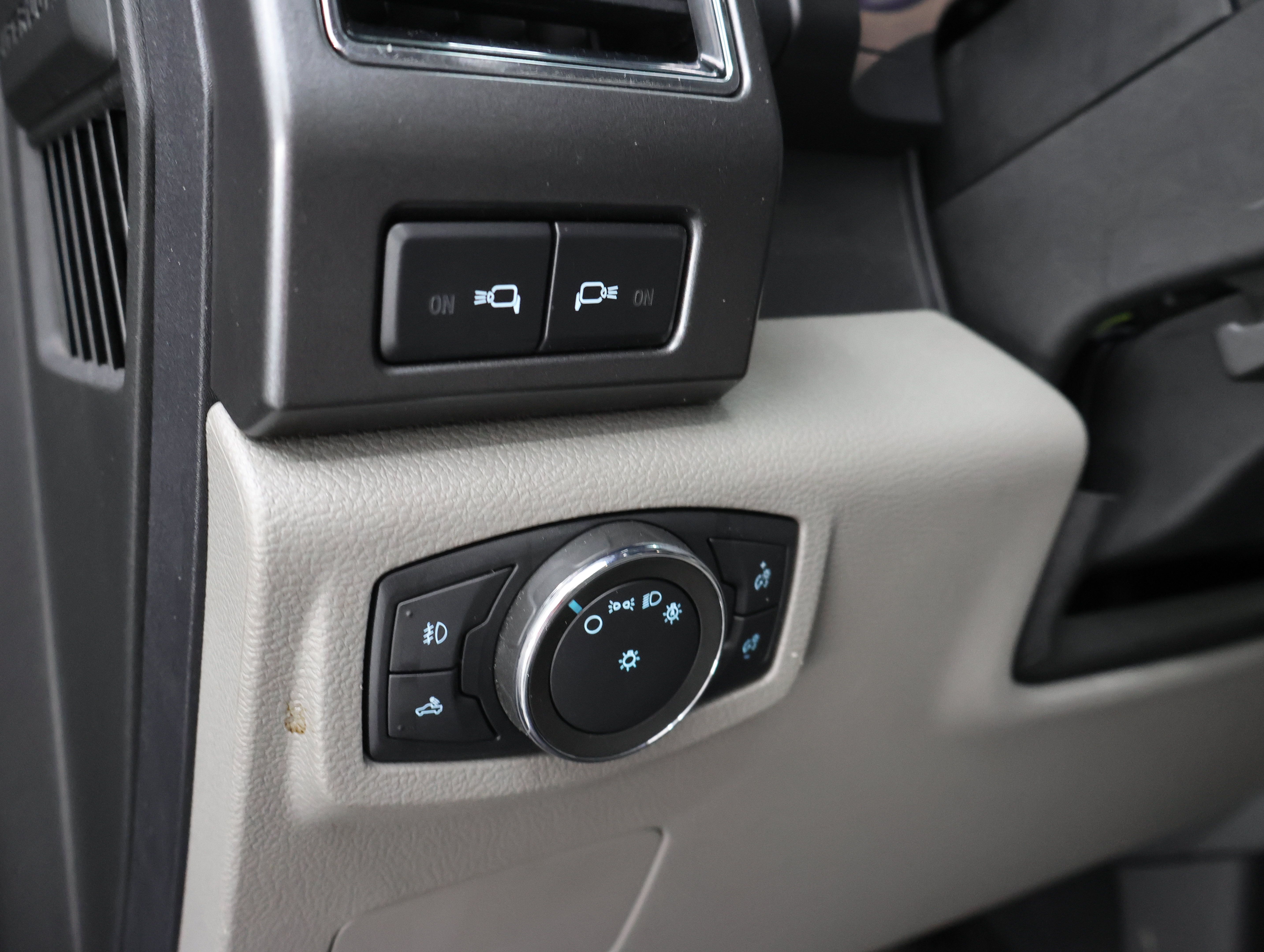 Used 2021 Ford F250 XLT w/ XLT Premium Package AWD/4WD image 43