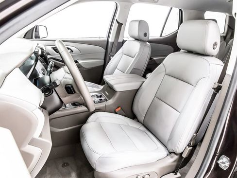 Used 2021 Chevrolet Traverse LT FWD image 28