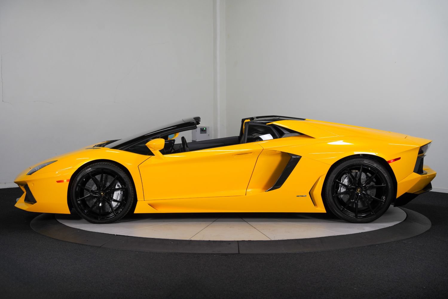 Used 2015 Lamborghini Aventador LP 700-4 AWD/4WD image 8
