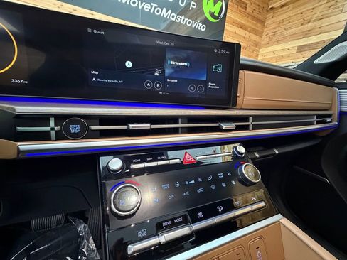 Used 2025 Hyundai Santa Fe Limited image 18