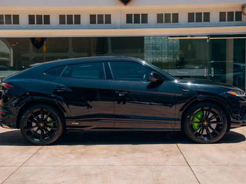 Used 2024 Lamborghini Urus S AWD/4WD image 2