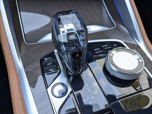 Used 2022 BMW X6 xDrive40i w/ M Sport Package image 28