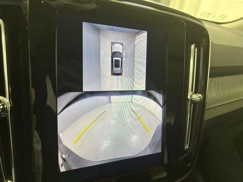 Certified 2025 Volvo XC40 B5 Plus AWD/4WD image 12