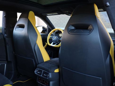 Used 2021 Lamborghini Urus AWD/4WD image 34