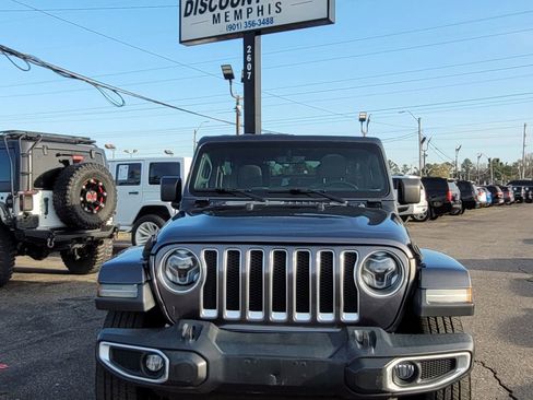 Used 2018 Jeep Wrangler Unlimited Sahara AWD/4WD image 6