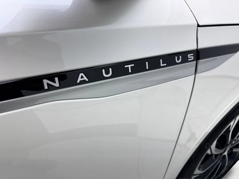 Used 2025 Lincoln Nautilus Reserve AWD/4WD image 24