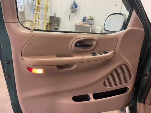 Used 1999 Ford F150 XLT image 10