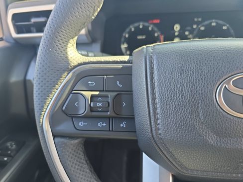 Certified 2025 Toyota Tacoma TRD Off-Road AWD/4WD image 21