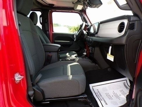 New 2025 Jeep Gladiator Sport image 10