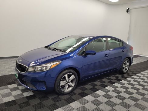 Used 2018 Kia Forte S image 2