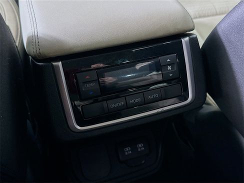 Used 2022 Subaru Ascent Premium w/ Convenience Package image 30