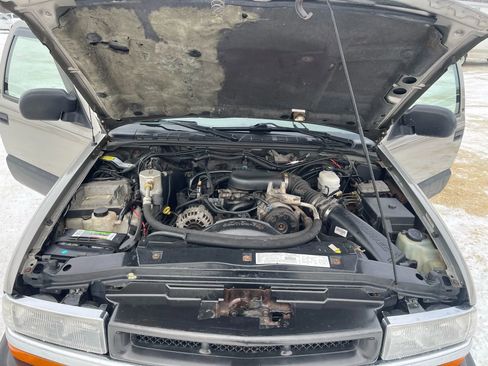 Used 2001 Chevrolet Blazer LS w/ Preferred Equipment Group image 9