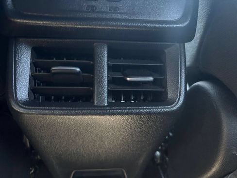 Used 2025 Chevrolet Equinox LT FWD image 22