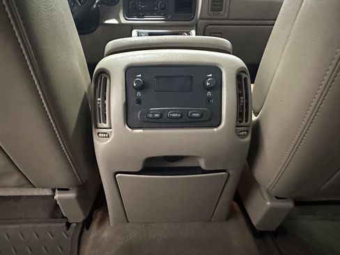 Used 2005 GMC Sierra 3500 SLT w/ Heavy-Duty Power Package AWD/4WD image 21