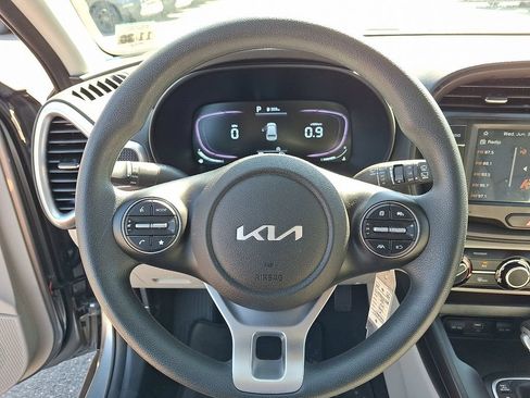 Used 2025 Kia Soul LX FWD image 19