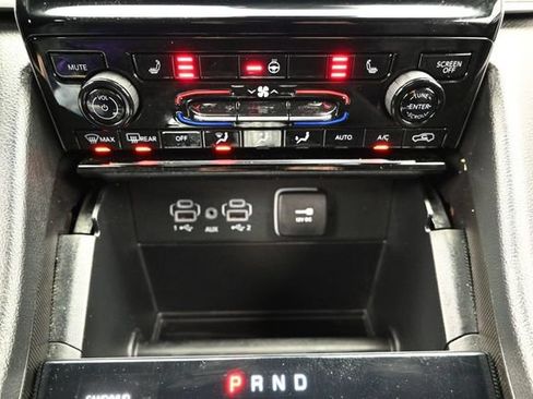 Used 2025 Jeep Grand Cherokee Limited w/ Black Appearance Package AWD/4WD image 49