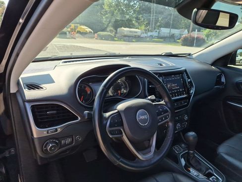 Used 2021 Jeep Cherokee Limited w/ Elite Package FWD image 10