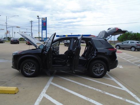 Used 2021 Nissan Rogue S image 25