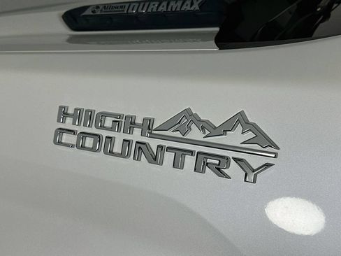 Used 2024 Chevrolet Silverado 2500 High Country w/ High Country Premium Package AWD/4WD image 29