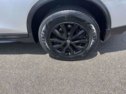 Used 2018 Nissan Rogue SV FWD image 6