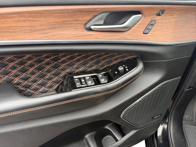 Certified 2023 Jeep Grand Cherokee Summit w/ Luxury Tech Group V AWD/4WD image 18