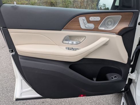 Used 2021 Mercedes-Benz GLS 580 4MATIC image 18