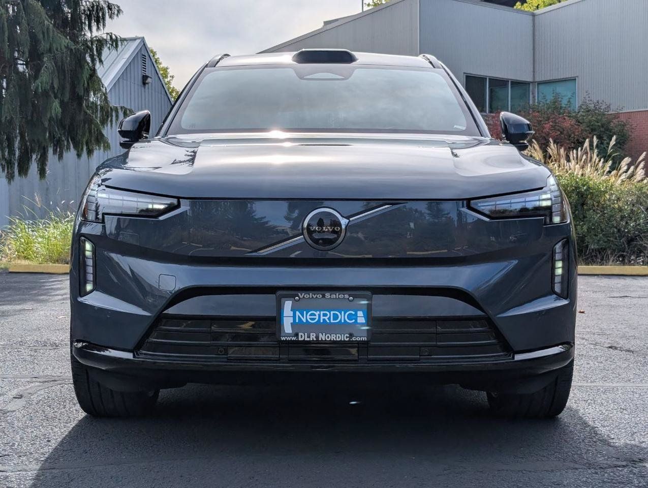 Used 2025 Volvo EX90 Ultra AWD/4WD image 2