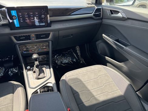 New 2026 Volkswagen Taos SE FWD image 14