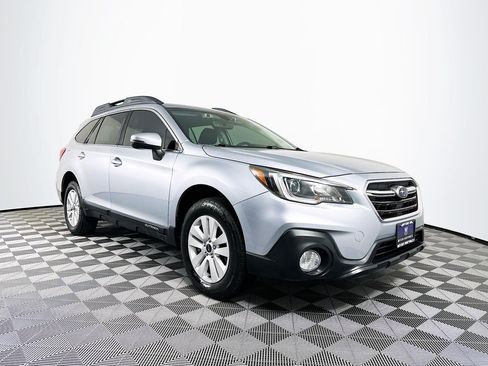 Used 2019 Subaru Outback 2.5i Premium image 6