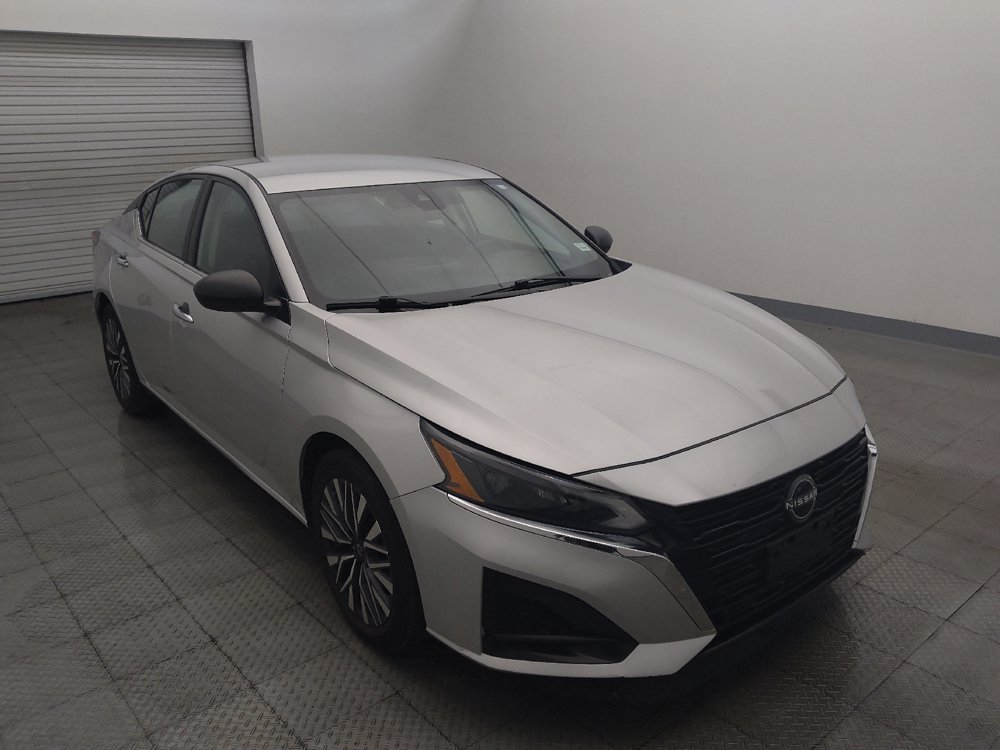 Used 2024 Nissan Altima 2.5 SV FWD image 13
