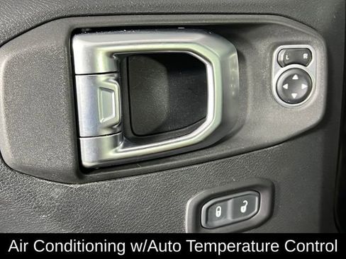 Used 2018 Jeep Wrangler Unlimited Sport S image 17