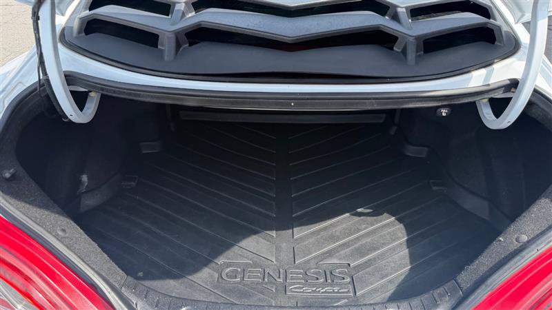 Used 2015 Hyundai Genesis 3.8 RWD image 7