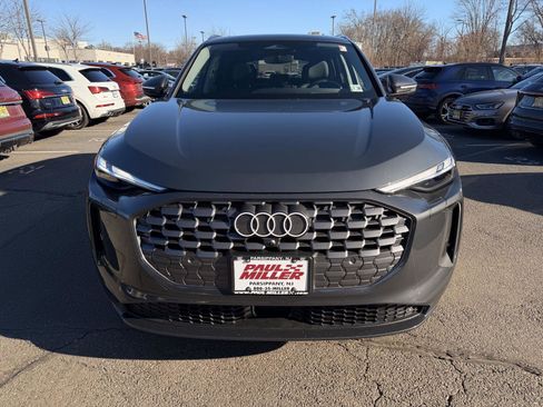 Used 2025 Audi Q5 Premium w/ Convenience Package image 2