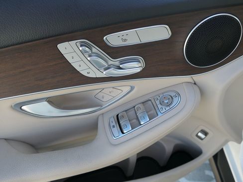 Used 2022 Mercedes-Benz GLC 300 4MATIC w/ Premium Package Lite image 14