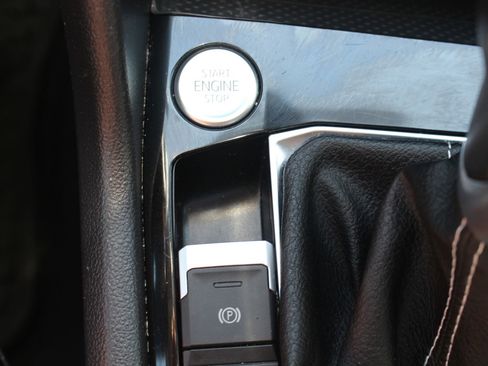 Used 2022 Volkswagen Taos SEL image 36