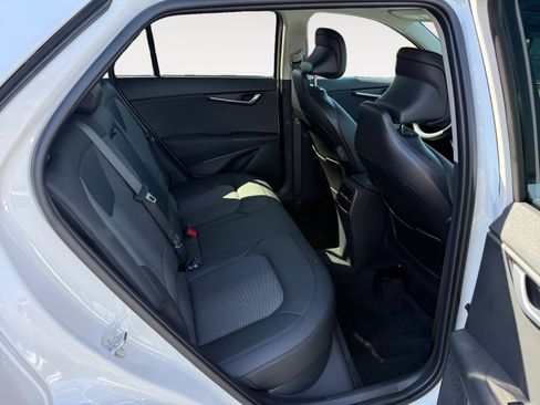 Used 2025 Kia Niro EX FWD image 18