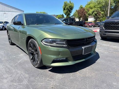 Used 2018 Dodge Charger R/T w/ Blacktop Package RWD image 2