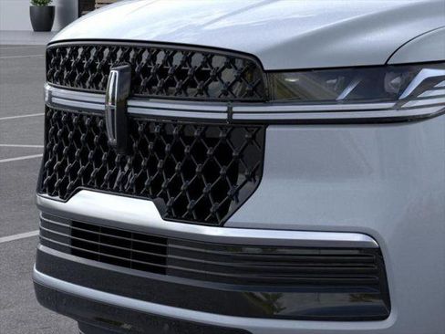 New 2025 Lincoln Navigator L Reserve w/ Jet Appearance Package image 17
