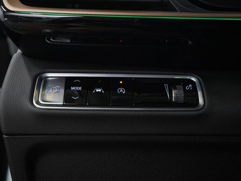 Used 2025 Buick Envision Sport Touring AWD/4WD image 27