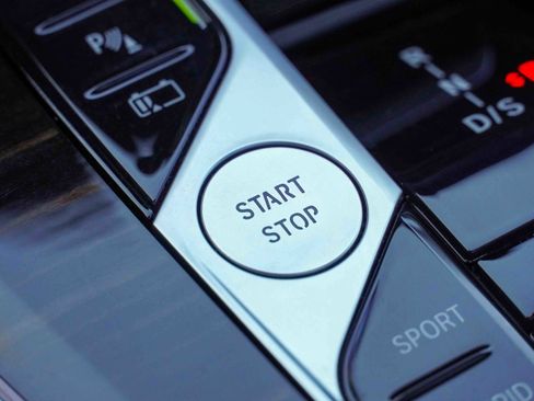 Certified 2025 BMW X5 xDrive50e w/ Premium Package image 20