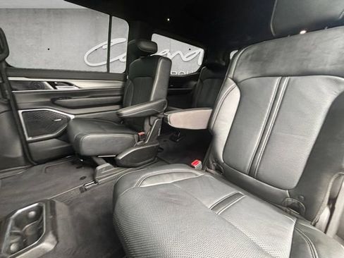 Used 2023 Jeep Wagoneer Series II RWD image 28