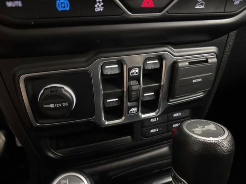 Used 2023 Jeep Wrangler Unlimited w/ Cold Weather Group AWD/4WD image 39