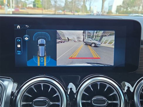 New 2025 Mercedes-Benz GLB 250 4MATIC image 28