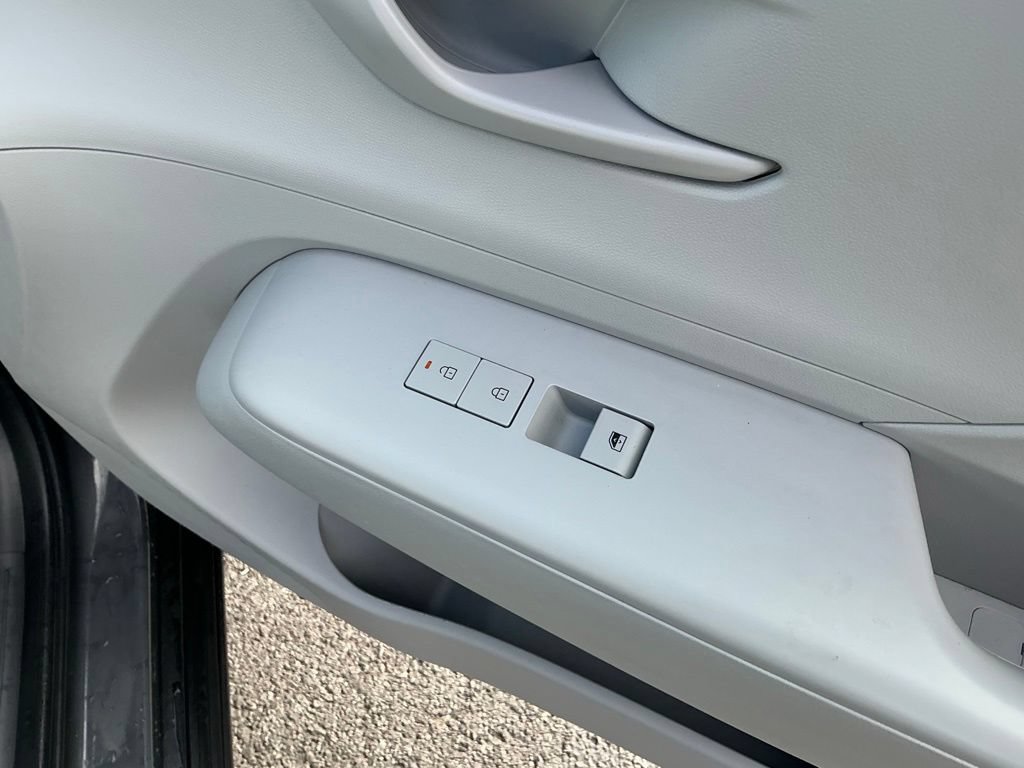 Certified 2025 Hyundai Kona SEL AWD/4WD image 28