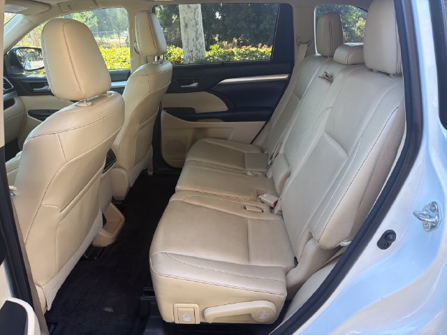 Used 2017 Toyota Highlander XLE AWD/4WD image 20